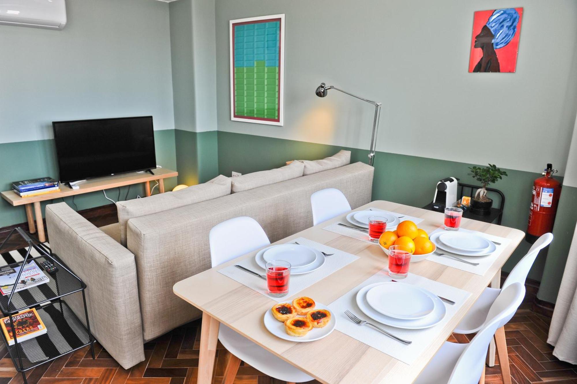 Pop The Cork In By Misha's Place 5b Lisbon